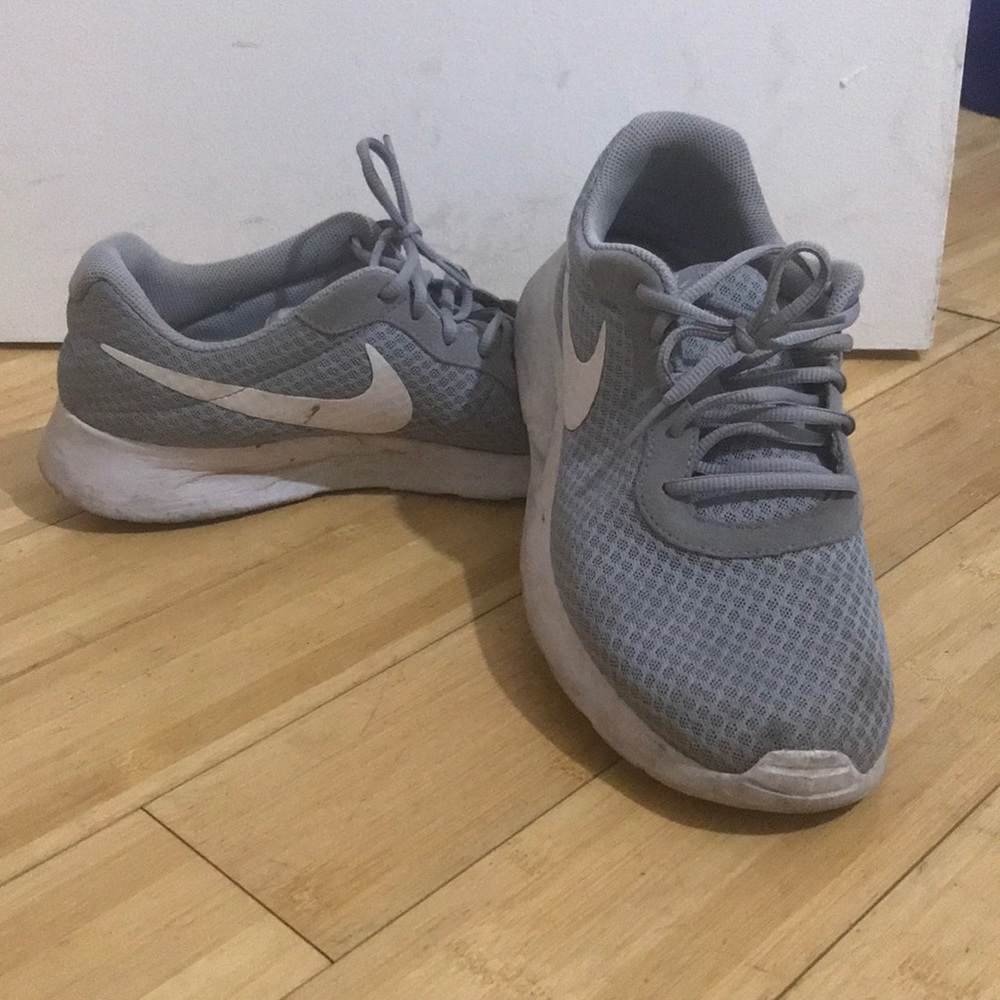 Men’s NIKE sneakers
